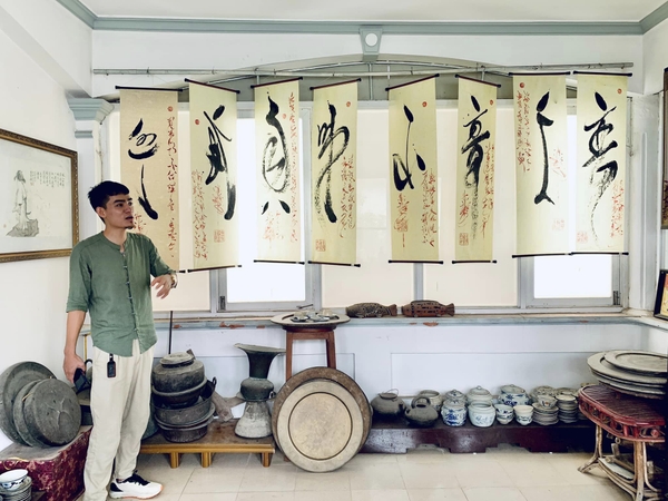 340009595-217310427644798-2010983128657982386-n Không gian trưng bày nghệ thuật thư pháp, đồ cổ vật tại tầng 3 của bảo tàng