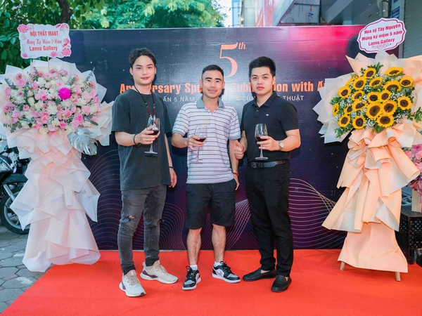 tsh00173web Họa sĩ Đoàn Hòa, họa sĩ Lê Hữu Thắng, họa sĩ Quốc Đạt hội ngộ tại buổi tiệc sinh nhật LanVu Gallery