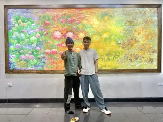 Giao lưu cùng các tiền bối tại triển lãm “Bốn mùa tịnh an” tại Nhà triển lãm 16 Ngô Quyền, quận Hoàn Kiếm, Hà Nội.
