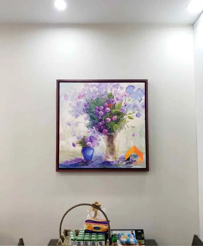 Tranh tĩnh vật hoa khổ vuông đẹp của LanVu Gallery treo thực tế tại không gian phòng ăn nhà khách hàng.