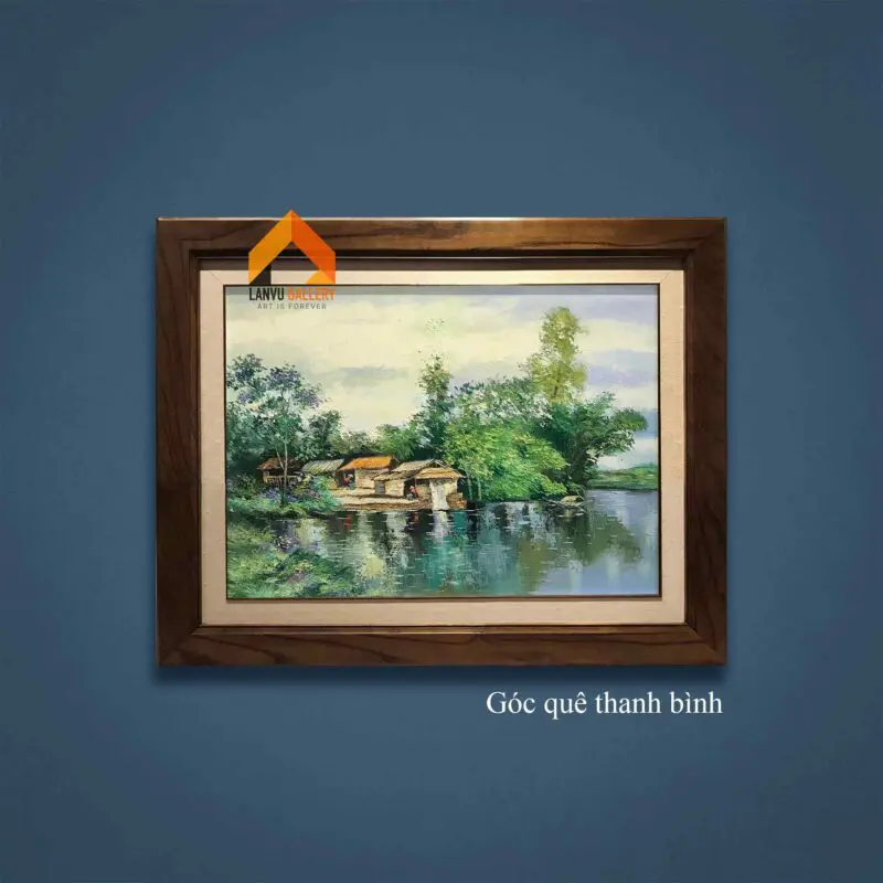 Góc quê thanh bình với rặng tre xanh mướt, nước trong veo
