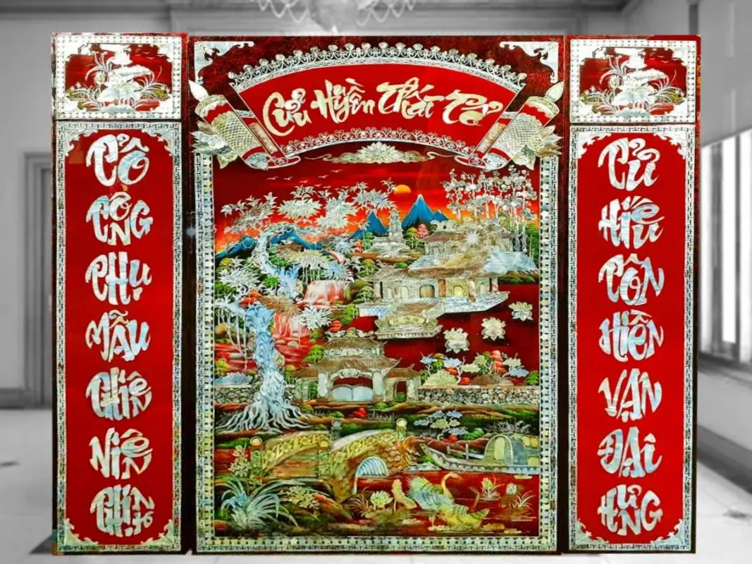 Tranh Cửu Huyền Thất Tổ sơn mài nên treo ở vị trí trung tâm của gian thờ, phía trên hoặc ngay sau bàn thờ chính Cre: Internet
