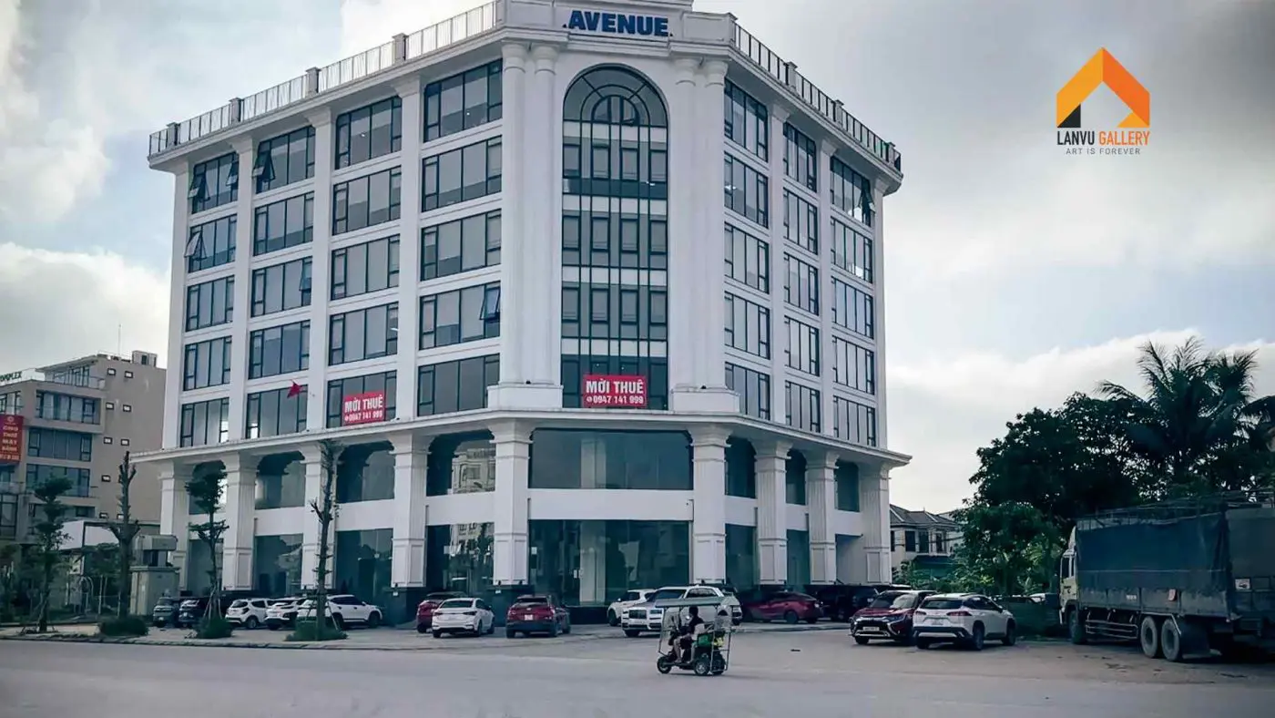 Lanvu Gallery có phòng tranh sơn dầu thứ 3 tọa lạc tại Tầng 7, tòa nhà AVENUE, đại lộ 72 Vinh - Cửa Lò, TP Vinh