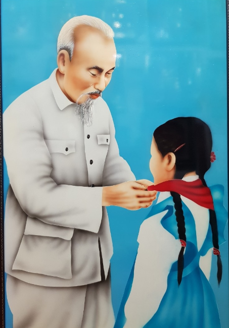 Tranh sơn mài Bác Hồ với thiếu nhi

